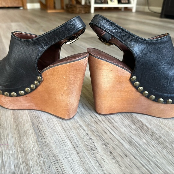 I’m selling this Jeffrey Campbell platform sandals. - Picture 5 of 7